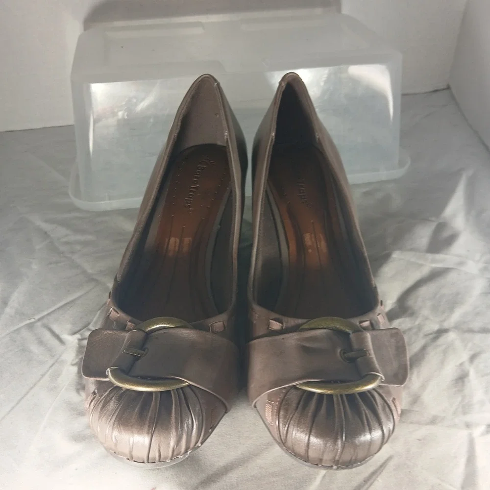 Bare Traps‎ Chance Womens 10M Taupe Brown Leather Wedge Buckle Pump